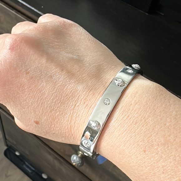 LAST CHANCE KURT GEIGER LONDON Eagle Crystal Stud Bangle Bracelet - Picture 5 of 5